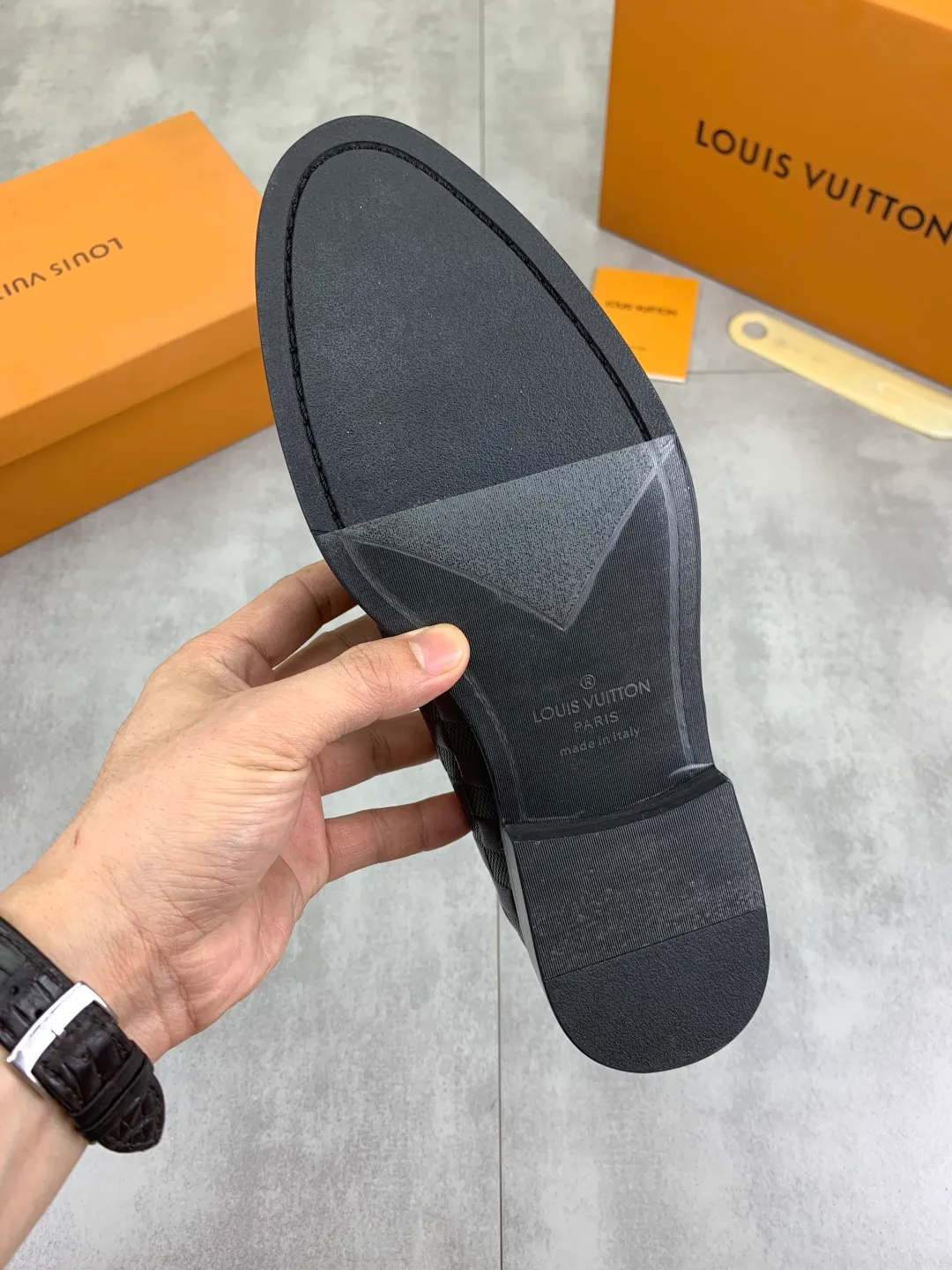 Men's Men's Shoes 💰P420 [New Style] 💰Yangli💎💎💎[Louis Vuitton] LV high-end men's formal business leather shoes, original order 1:1! Original imported calfskin, original metal buckle, imported sheepskin lining for feet, original outsole, men's shoe size: 39-45 (38.46 customized) black optional